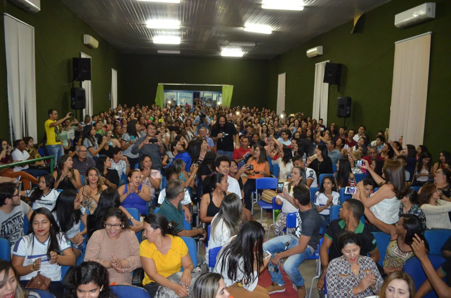 Atividades literárias e palestras no SALIVA